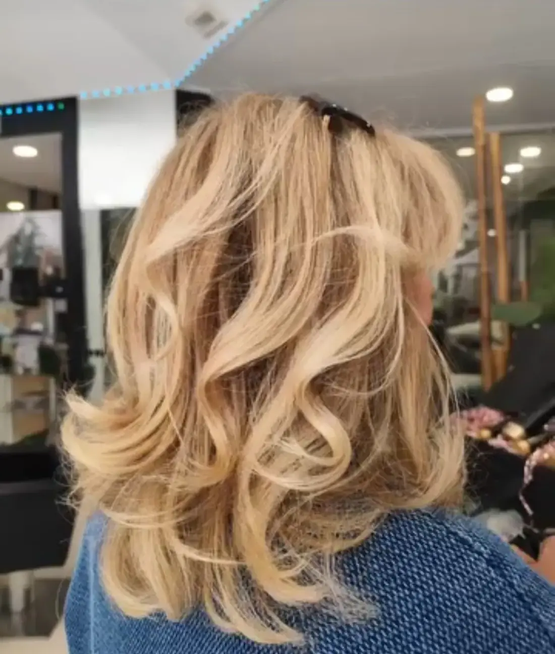 Blond lumineux ondulé